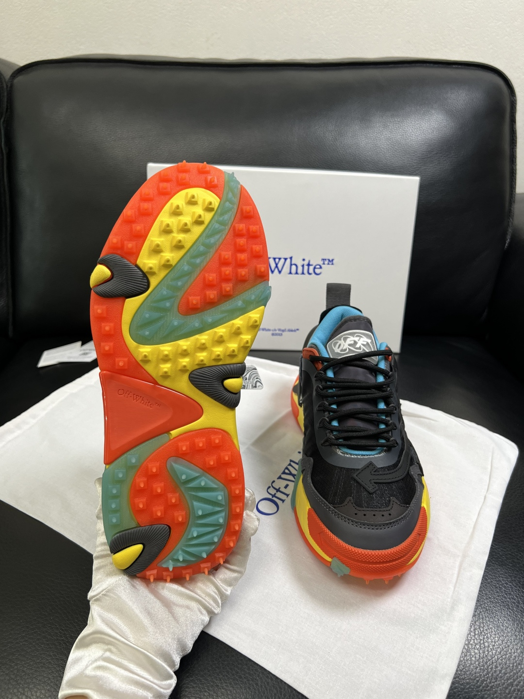 off-white  高品质  顶级工艺品  专柜同步原厂配置，鞋面意大利进口面料，进口水染牛皮垫网里柔
