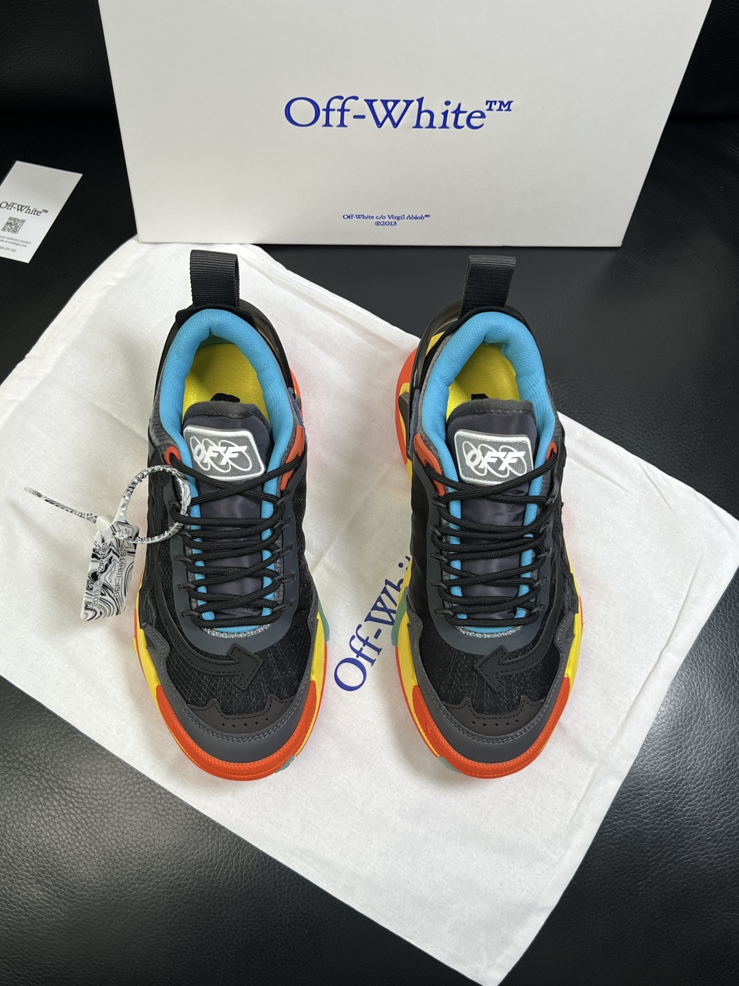 off-white  高品质  顶级工艺品  专柜同步原厂配置，鞋面意大利进口面料，进口水染牛皮垫网里柔