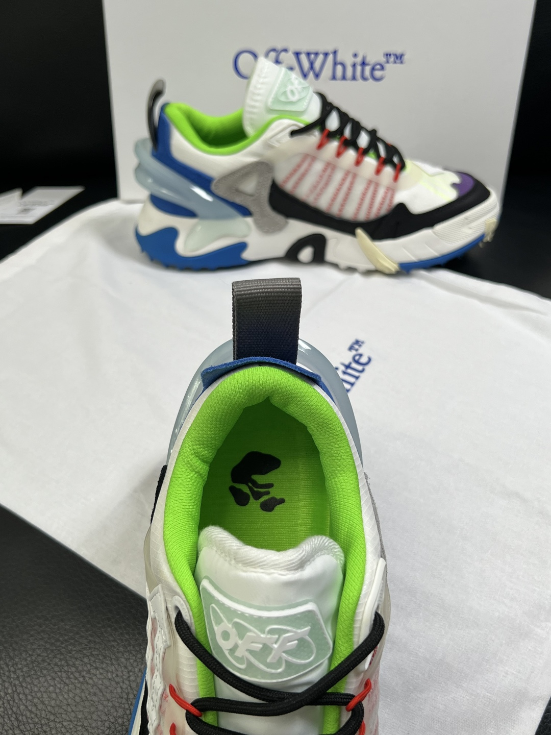 off-white  高品质  顶级工艺品  专柜同步原厂配置，鞋面意大利进口面料，进口水染牛皮垫网里柔