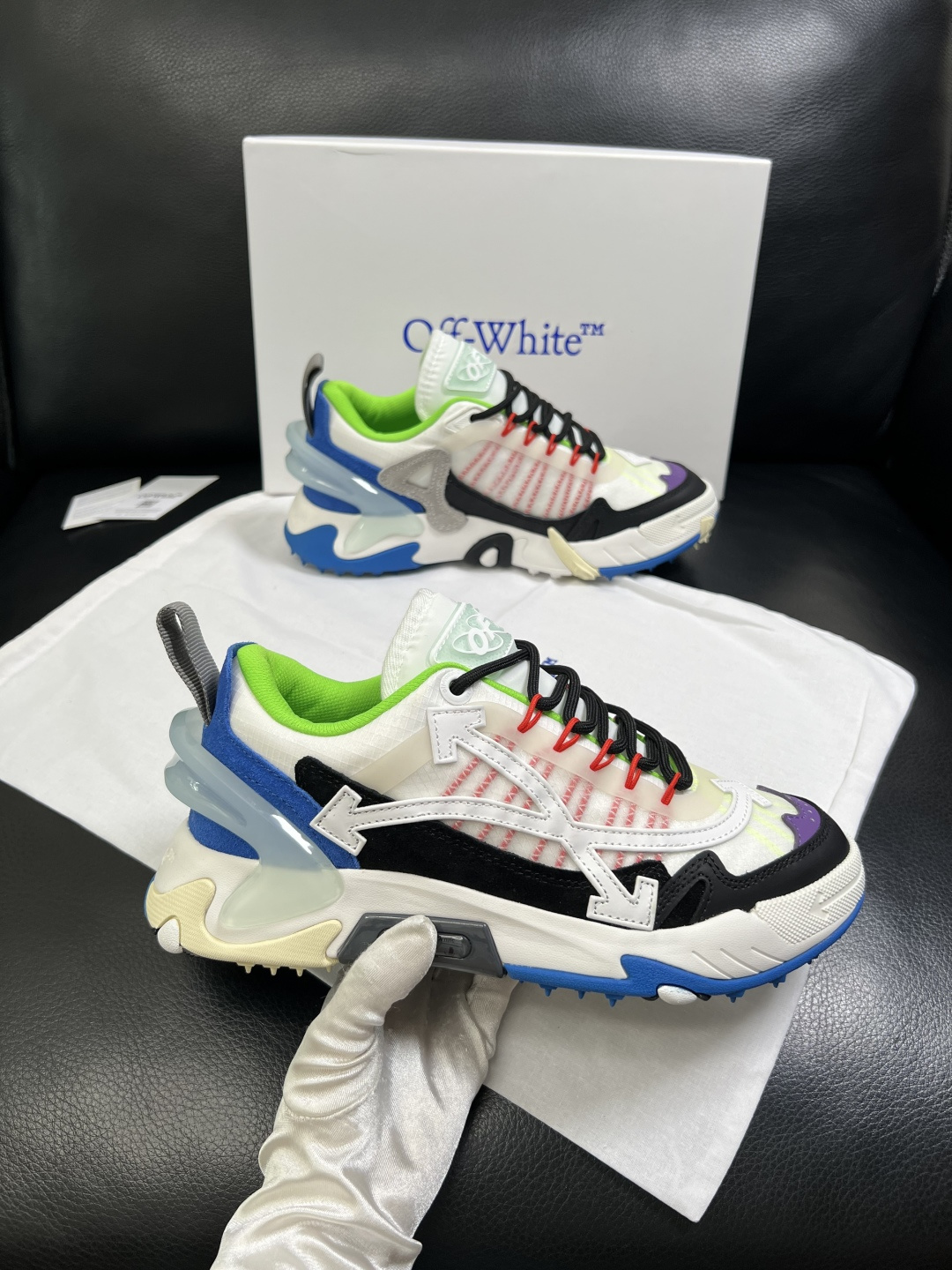 off-white  高品质  顶级工艺品  专柜同步原厂配置，鞋面意大利进口面料，进口水染牛皮垫网里柔