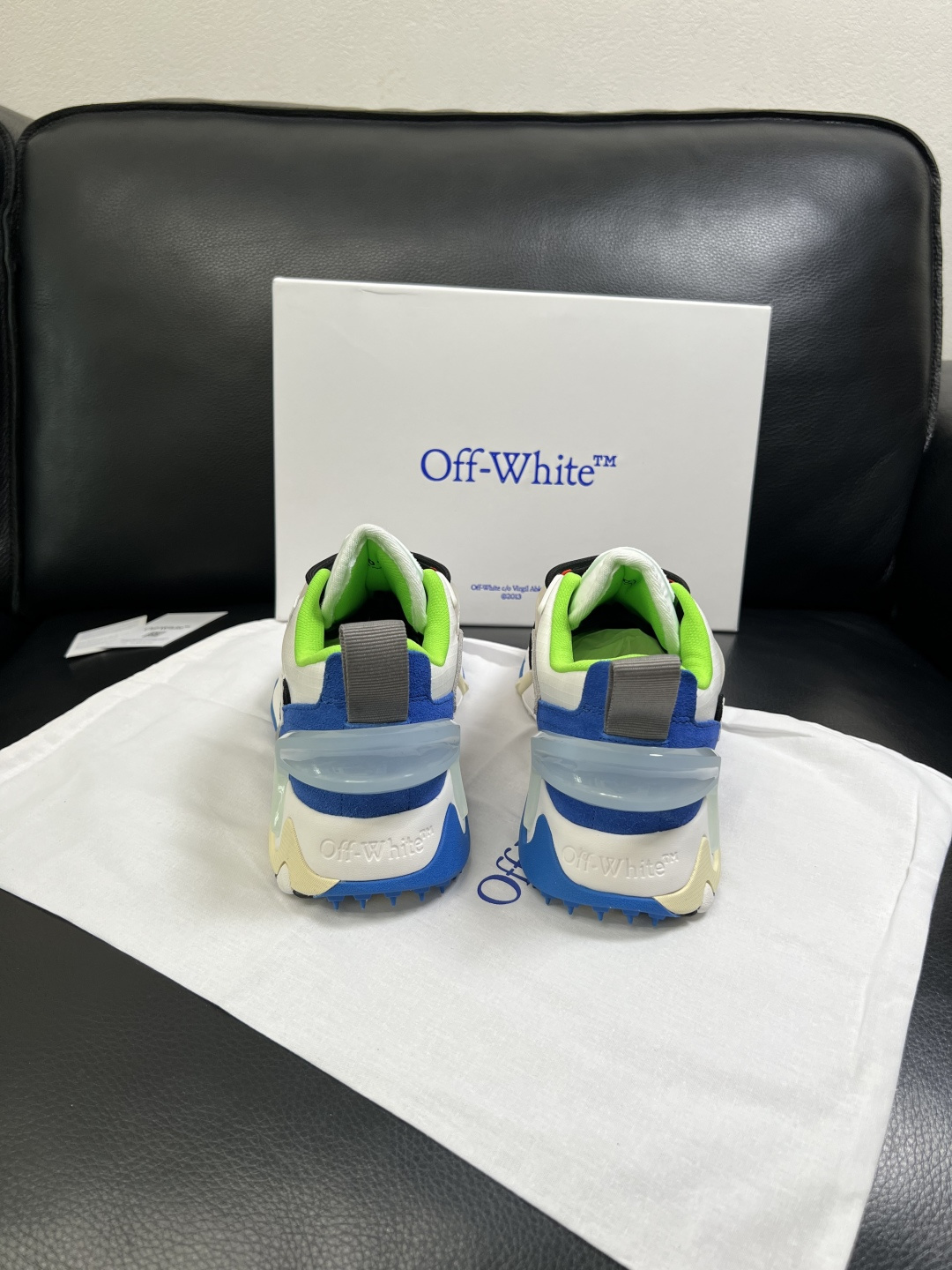 off-white  高品质  顶级工艺品  专柜同步原厂配置，鞋面意大利进口面料，进口水染牛皮垫网里柔