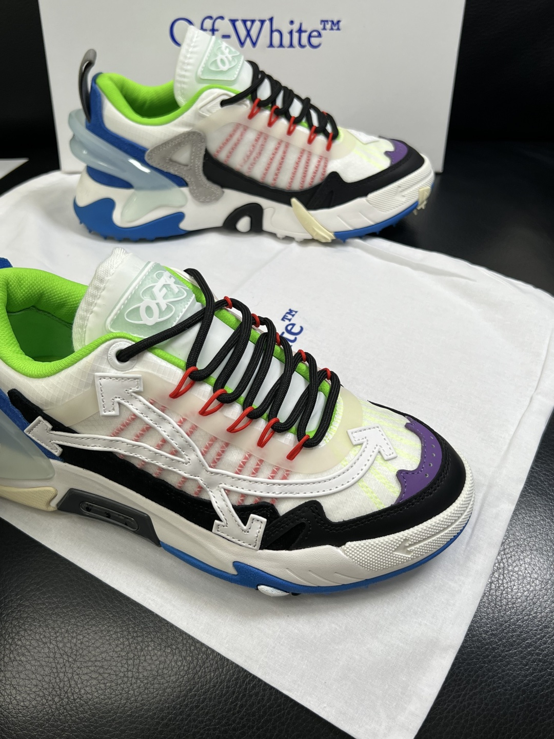 off-white  高品质  顶级工艺品  专柜同步原厂配置，鞋面意大利进口面料，进口水染牛皮垫网里柔