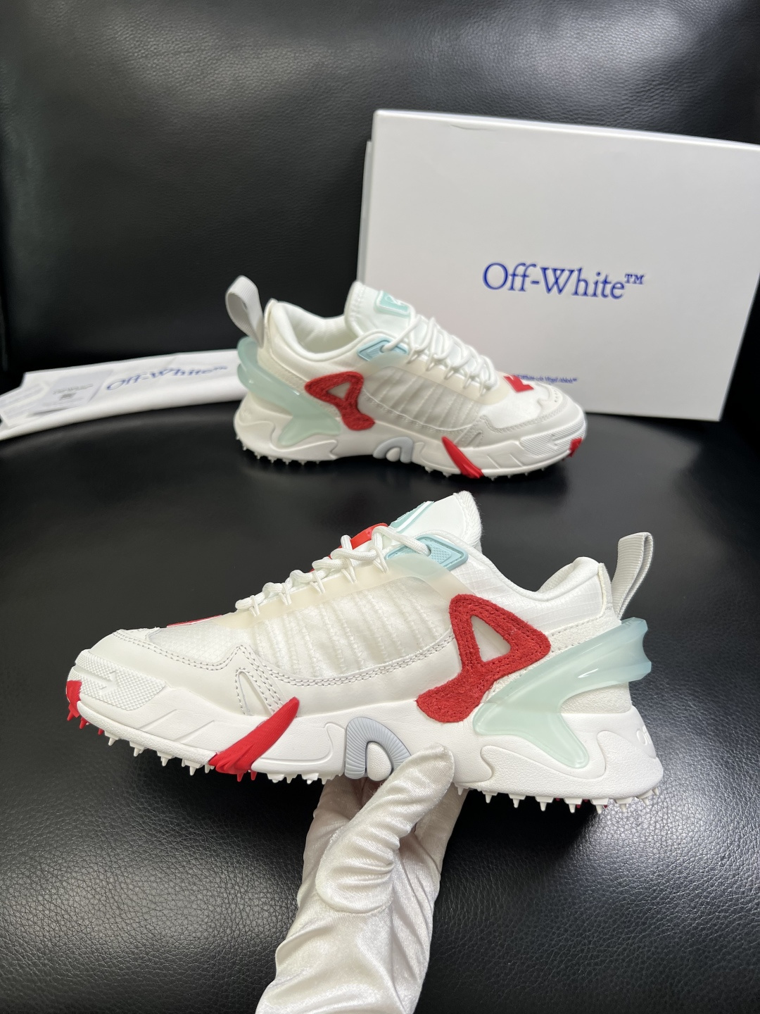 off-white  高品质  顶级工艺品  专柜同步原厂配置，鞋面意大利进口面料，进口水染牛皮垫网里柔