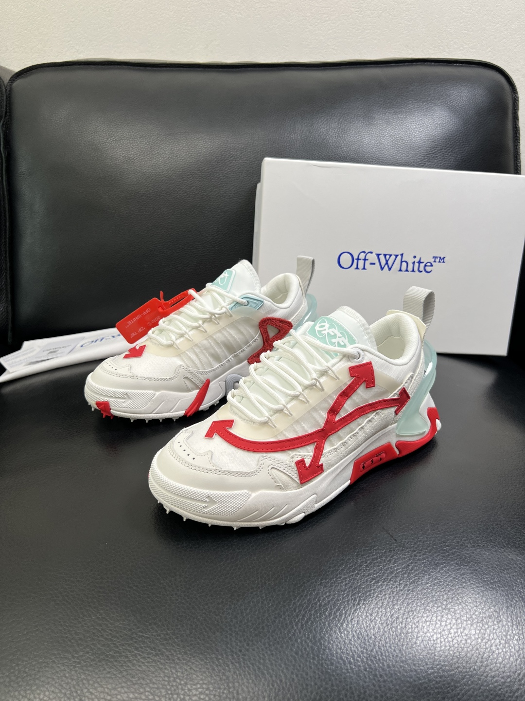 off-white  高品质  顶级工艺品  专柜同步原厂配置，鞋面意大利进口面料，进口水染牛皮垫网里柔