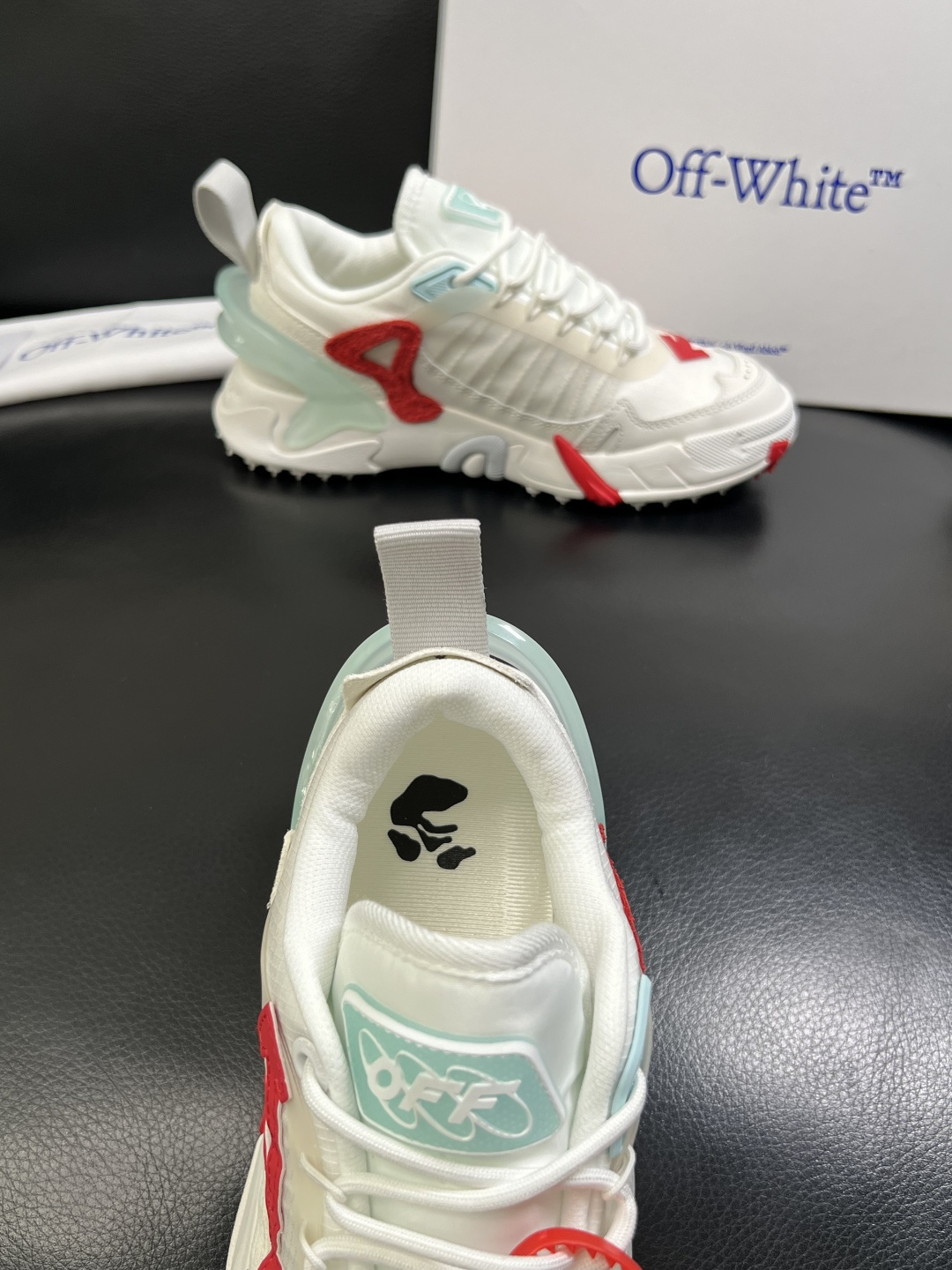 off-white  高品质  顶级工艺品  专柜同步原厂配置，鞋面意大利进口面料，进口水染牛皮垫网里柔