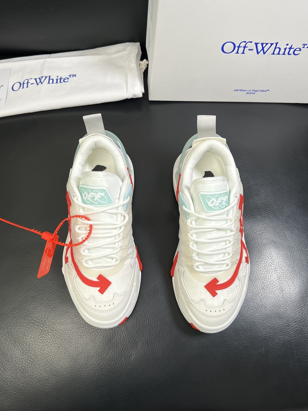 off-white  高品质  顶级工艺品  专柜同步原厂配置，鞋面意大利进口面料，进口水染牛皮垫网里柔