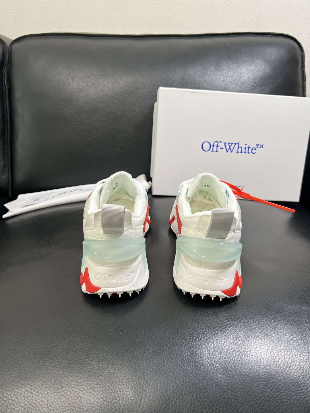 off-white  高品质  顶级工艺品  专柜同步原厂配置，鞋面意大利进口面料，进口水染牛皮垫网里柔