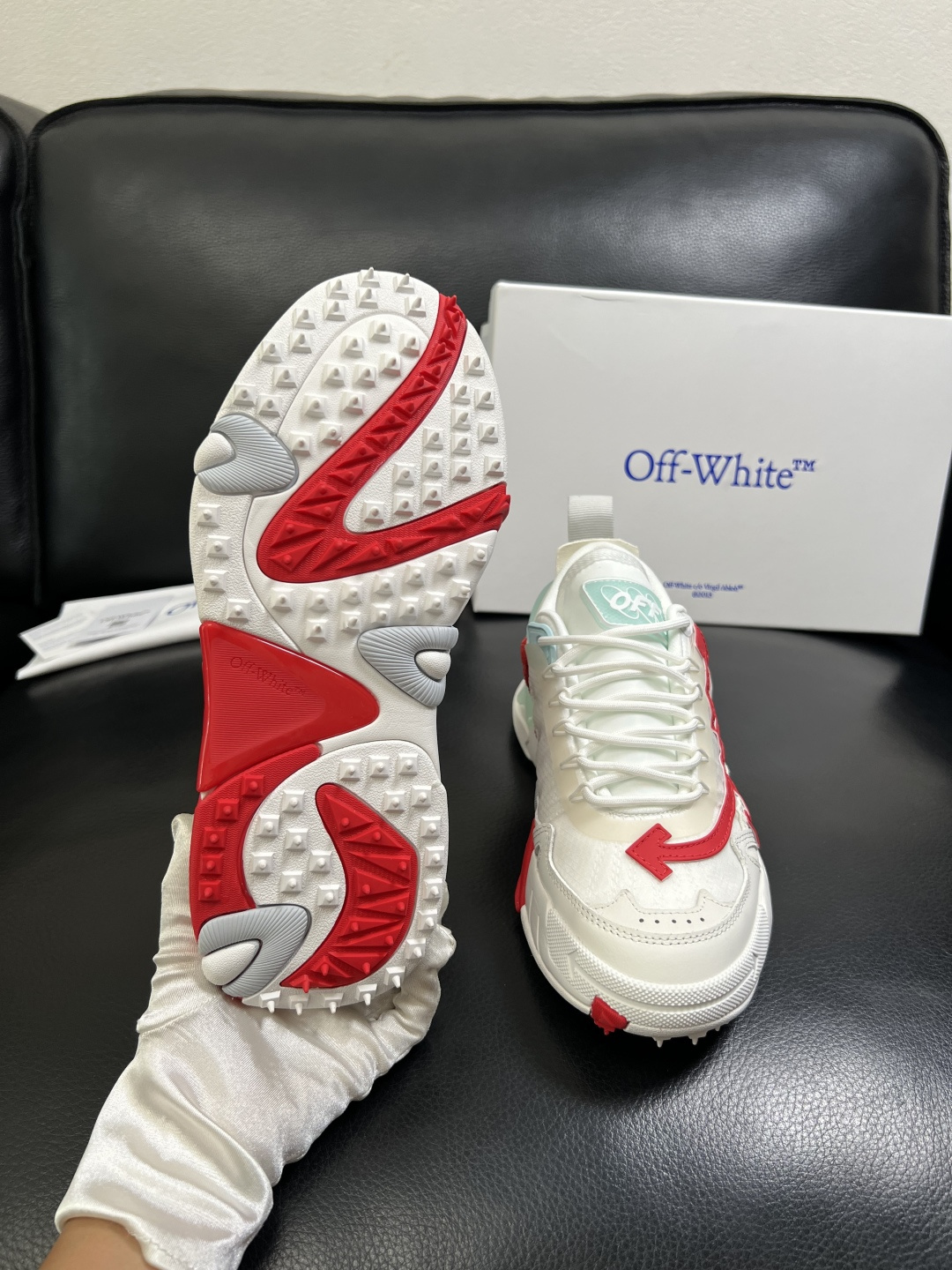off-white  高品质  顶级工艺品  专柜同步原厂配置，鞋面意大利进口面料，进口水染牛皮垫网里柔