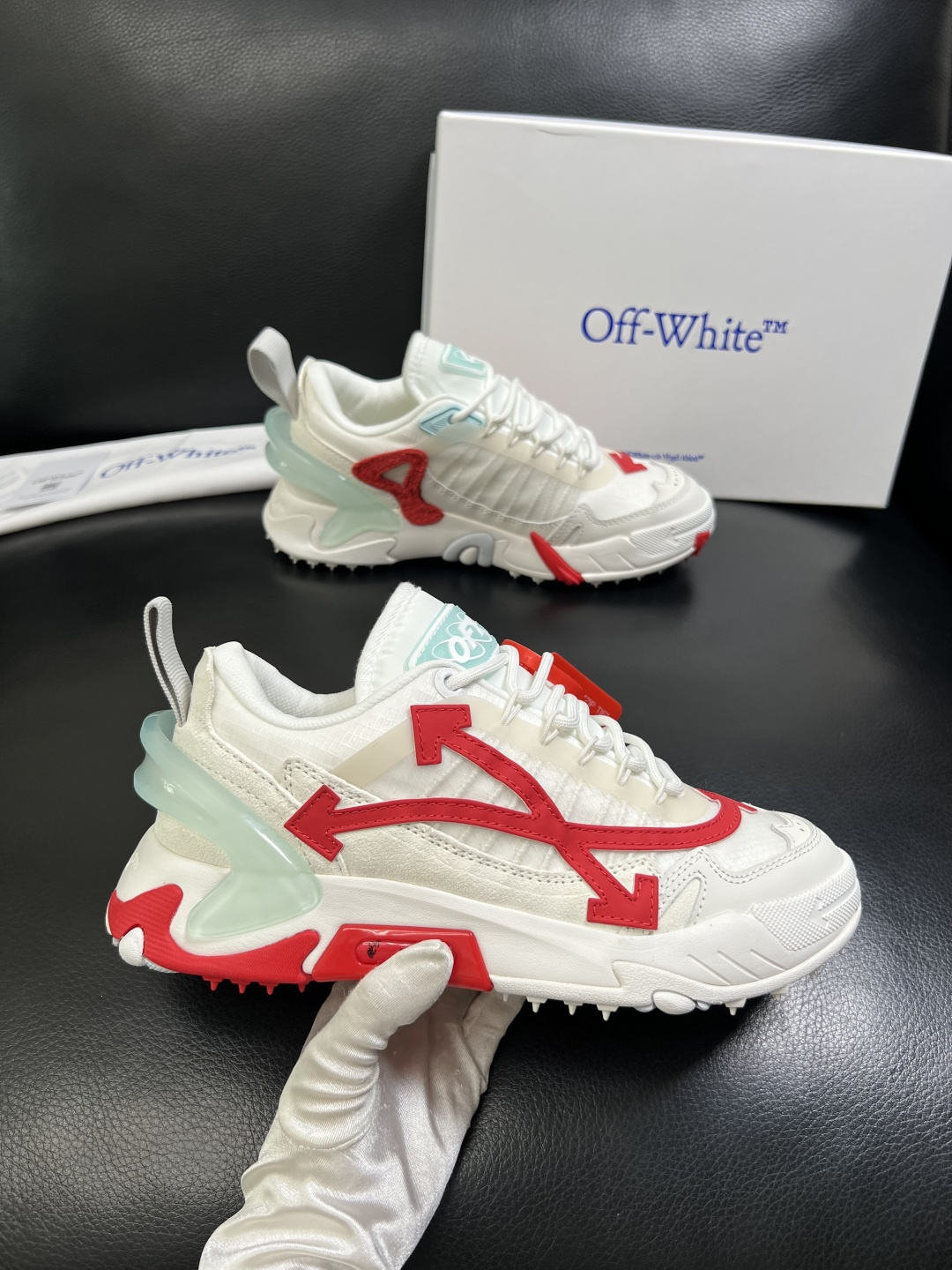 off-white  高品质  顶级工艺品  专柜同步原厂配置，鞋面意大利进口面料，进口水染牛皮垫网里柔