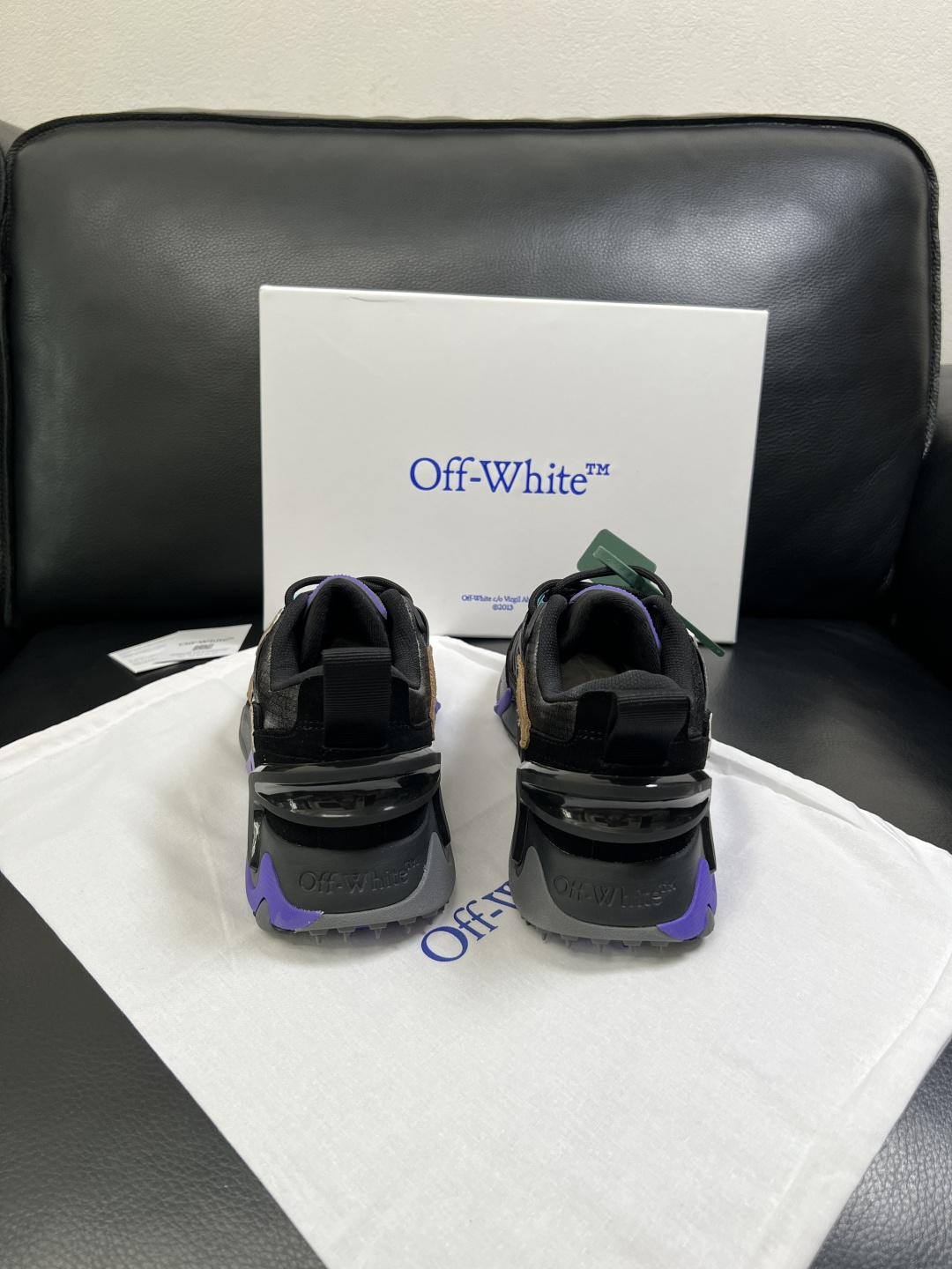 off-white  高品质  顶级工艺品  专柜同步原厂配置，鞋面意大利进口面料，进口水染牛皮垫网里柔
