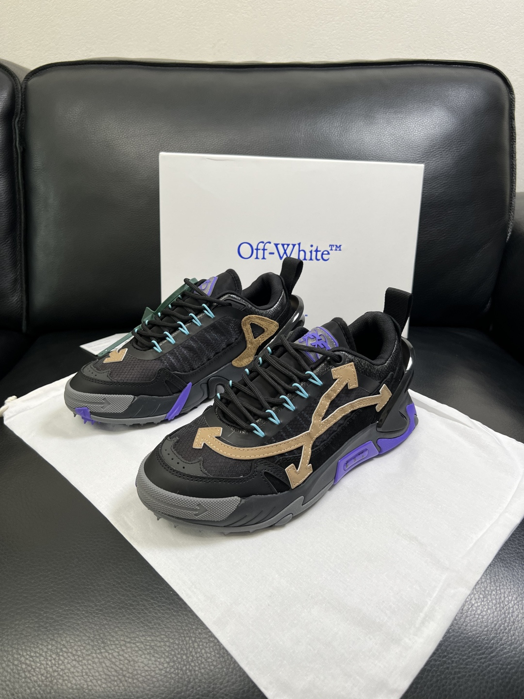 off-white  高品质  顶级工艺品  专柜同步原厂配置，鞋面意大利进口面料，进口水染牛皮垫网里柔
