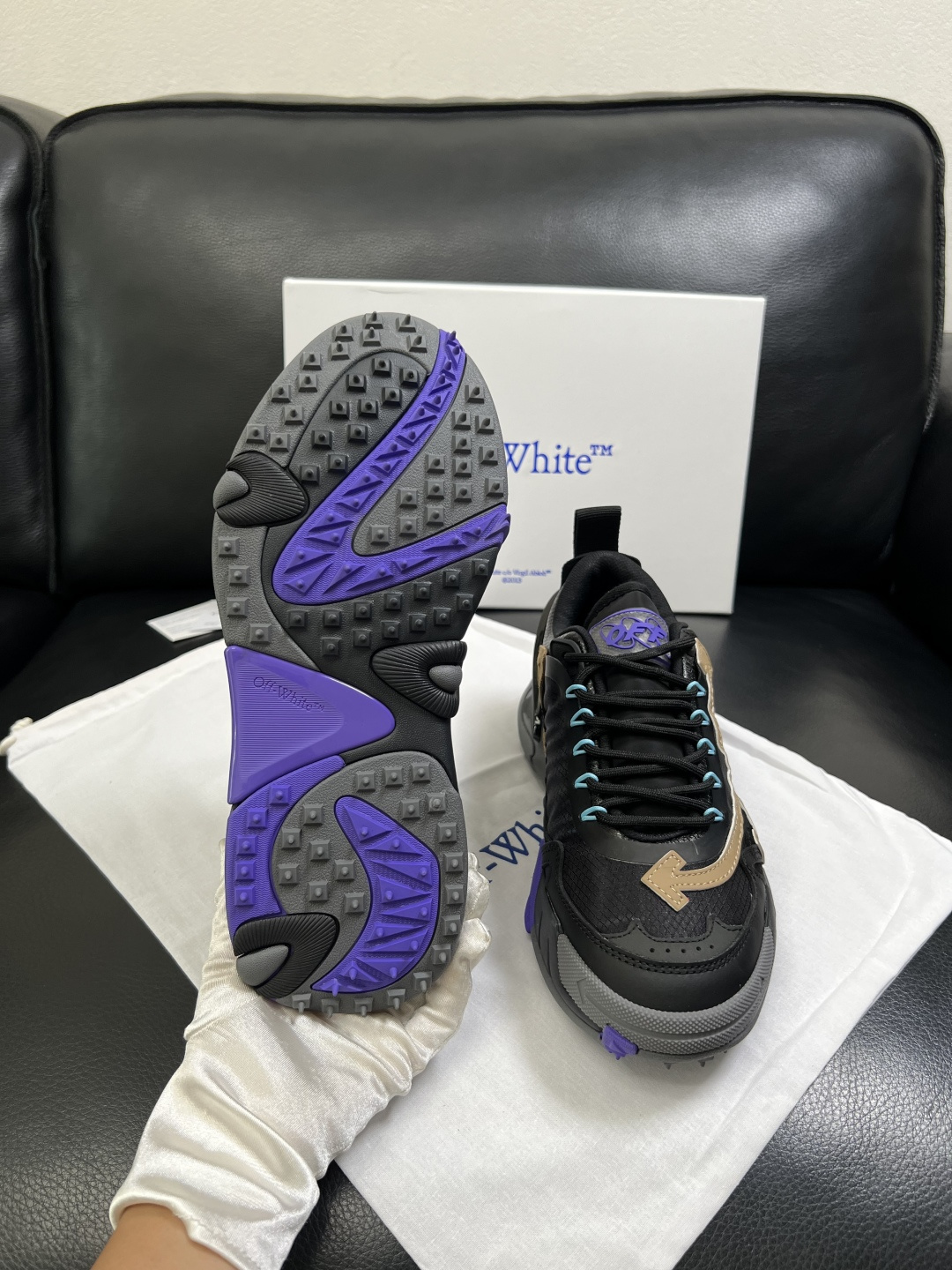 off-white  高品质  顶级工艺品  专柜同步原厂配置，鞋面意大利进口面料，进口水染牛皮垫网里柔