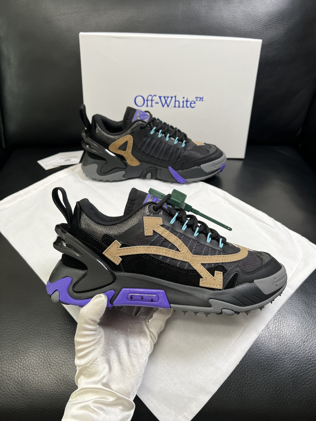 off-white  高品质  顶级工艺品  专柜同步原厂配置，鞋面意大利进口面料，进口水染牛皮垫网里柔
