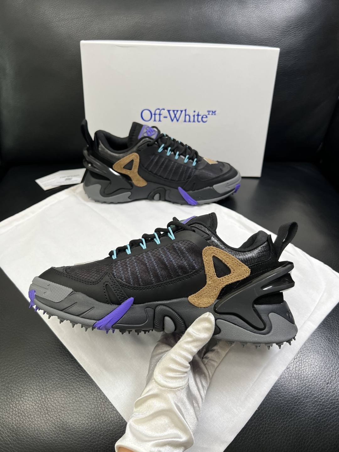 off-white  高品质  顶级工艺品  专柜同步原厂配置，鞋面意大利进口面料，进口水染牛皮垫网里柔