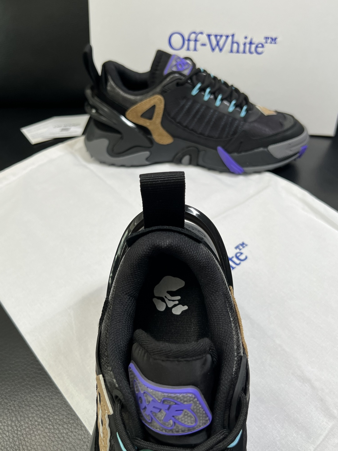off-white  高品质  顶级工艺品  专柜同步原厂配置，鞋面意大利进口面料，进口水染牛皮垫网里柔