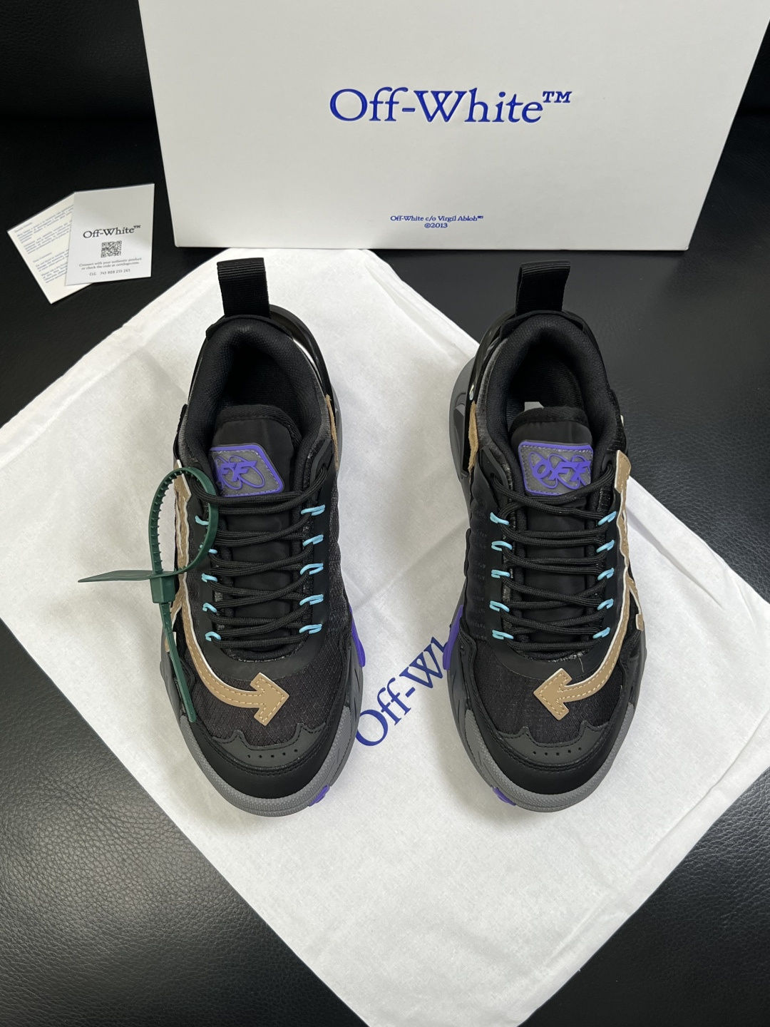off-white  高品质  顶级工艺品  专柜同步原厂配置，鞋面意大利进口面料，进口水染牛皮垫网里柔