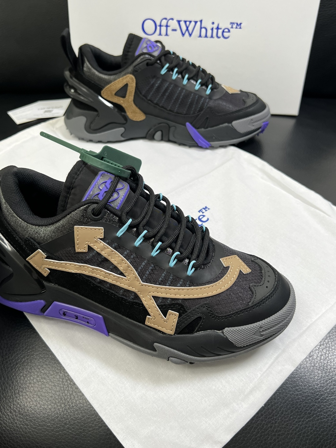 off-white  高品质  顶级工艺品  专柜同步原厂配置，鞋面意大利进口面料，进口水染牛皮垫网里柔