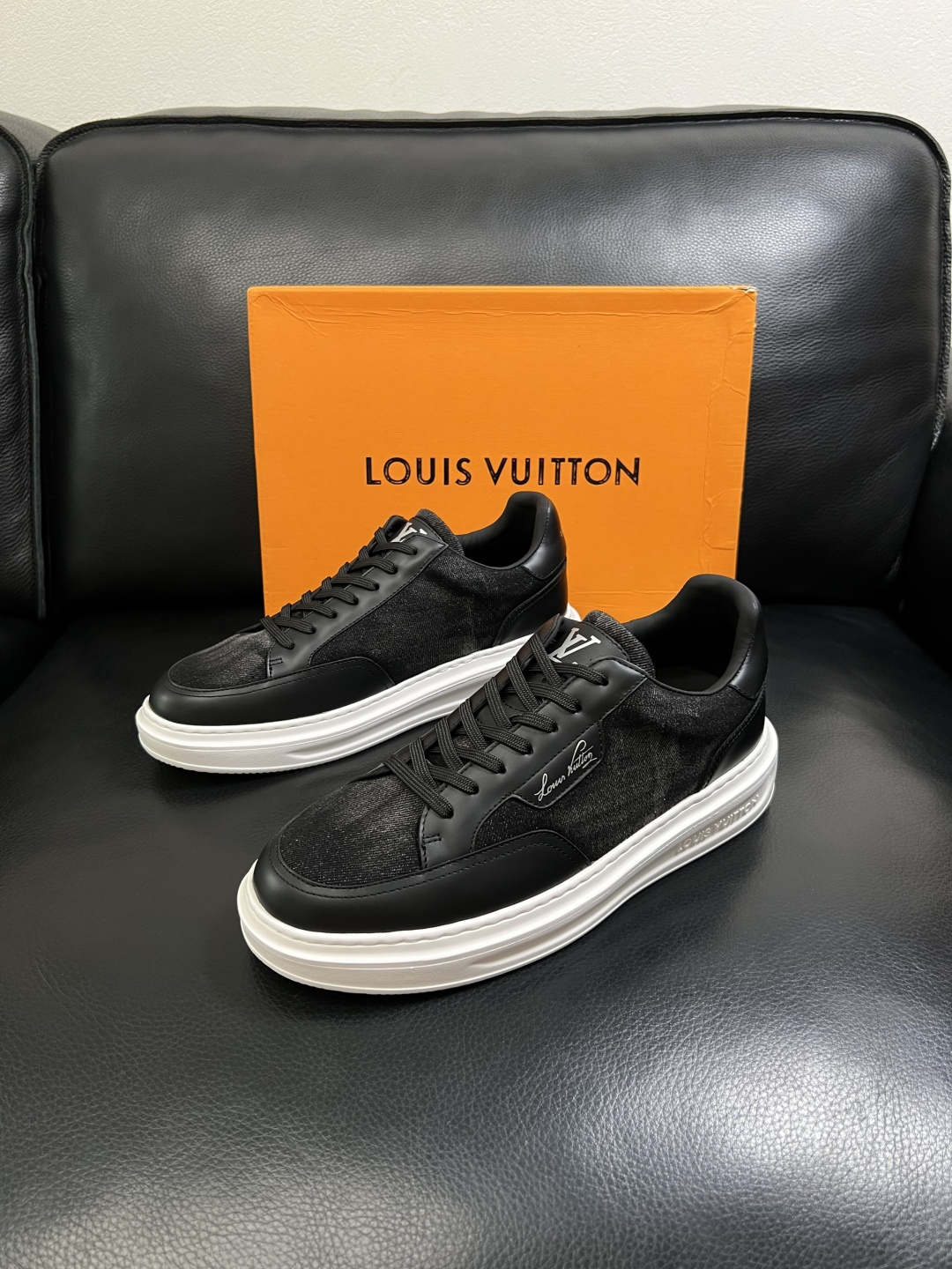 Lv  高品质  顶级工艺品  路易威登，运动板鞋专柜同步，鞋面意大利进口，高品质拼接缤纷色彩复杂工艺品
