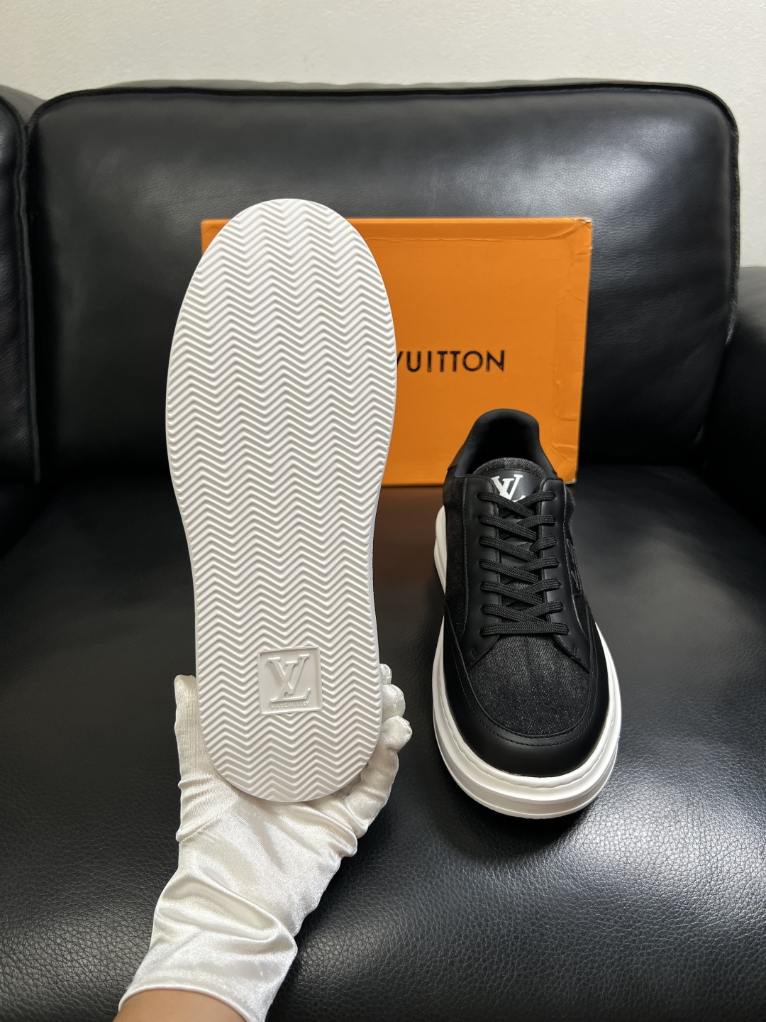 Lv  高品质  顶级工艺品  路易威登，运动板鞋专柜同步，鞋面意大利进口，高品质拼接缤纷色彩复杂工艺品