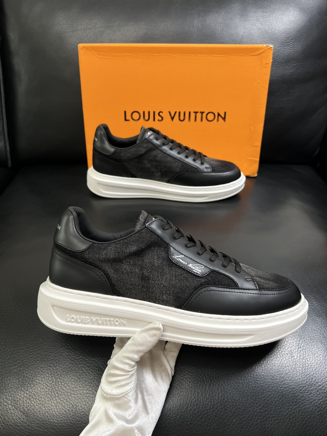 Lv  高品质  顶级工艺品  路易威登，运动板鞋专柜同步，鞋面意大利进口，高品质拼接缤纷色彩复杂工艺品