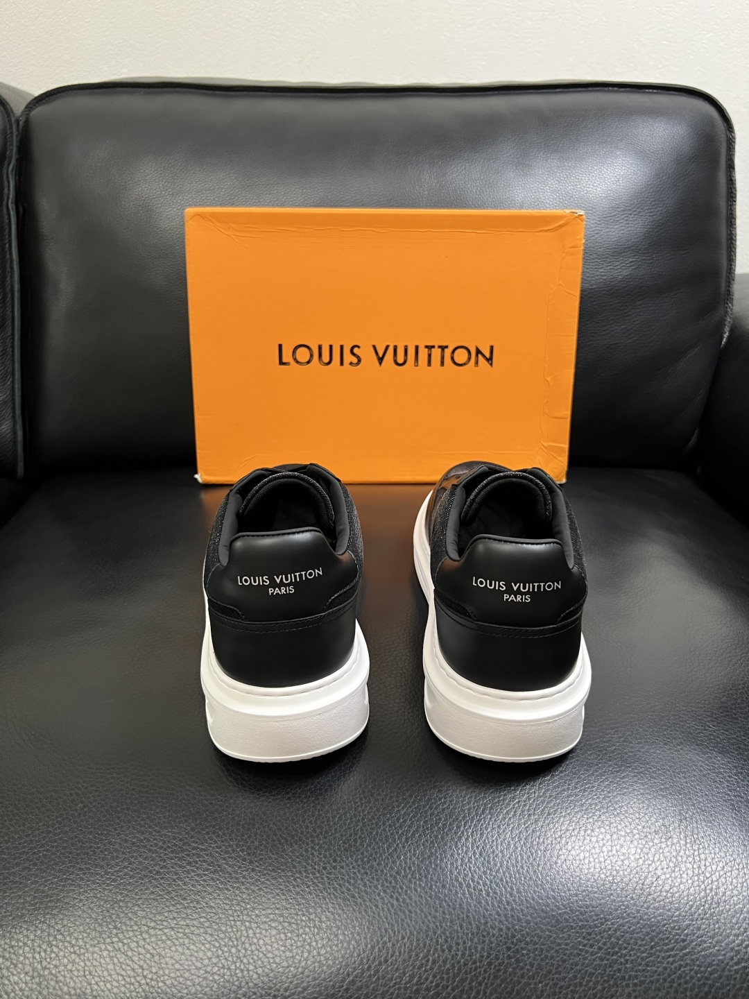 Lv  高品质  顶级工艺品  路易威登，运动板鞋专柜同步，鞋面意大利进口，高品质拼接缤纷色彩复杂工艺品