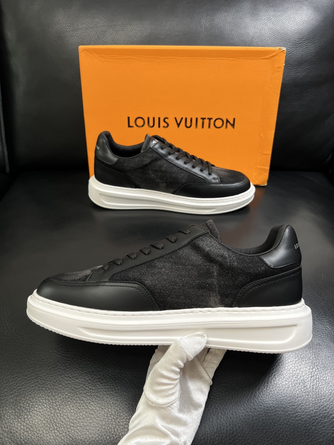 Lv  高品质  顶级工艺品  路易威登，运动板鞋专柜同步，鞋面意大利进口，高品质拼接缤纷色彩复杂工艺品