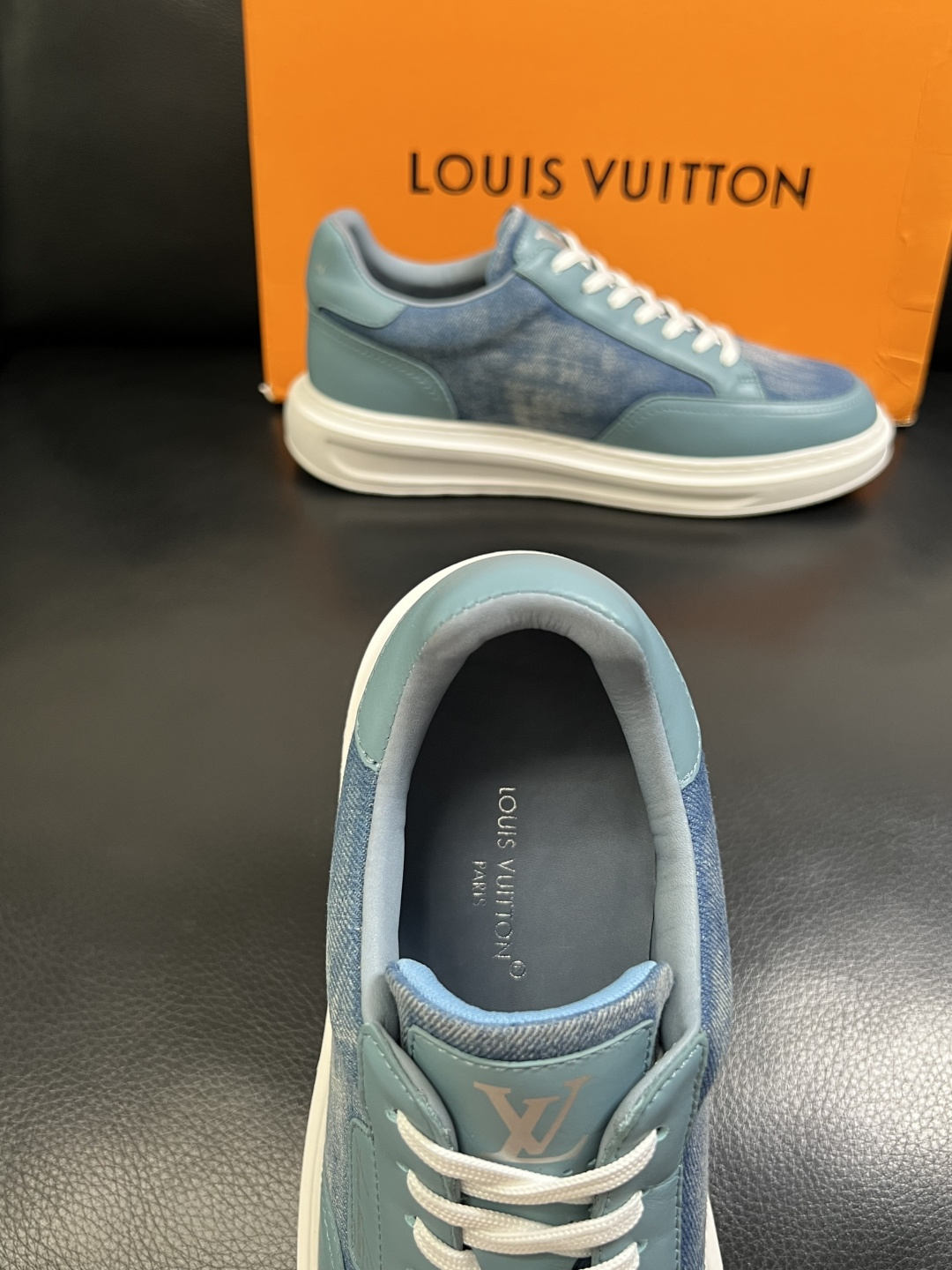 Lv  高品质  顶级工艺品  路易威登，运动板鞋专柜同步，鞋面意大利进口，高品质拼接缤纷色彩复杂工艺品