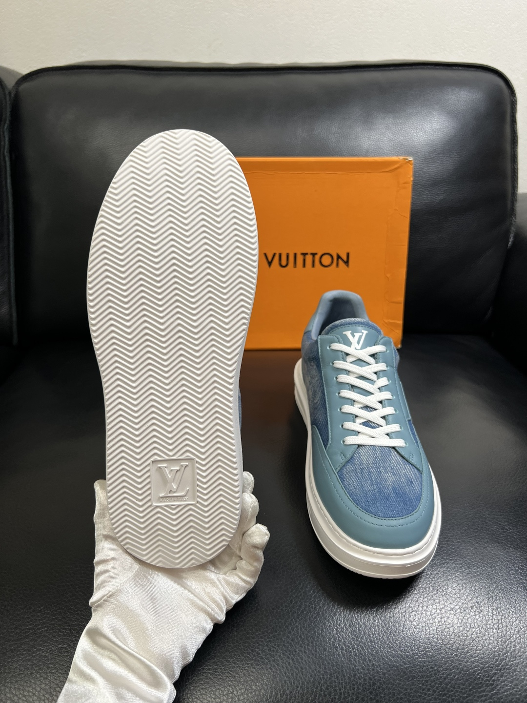 Lv  高品质  顶级工艺品  路易威登，运动板鞋专柜同步，鞋面意大利进口，高品质拼接缤纷色彩复杂工艺品