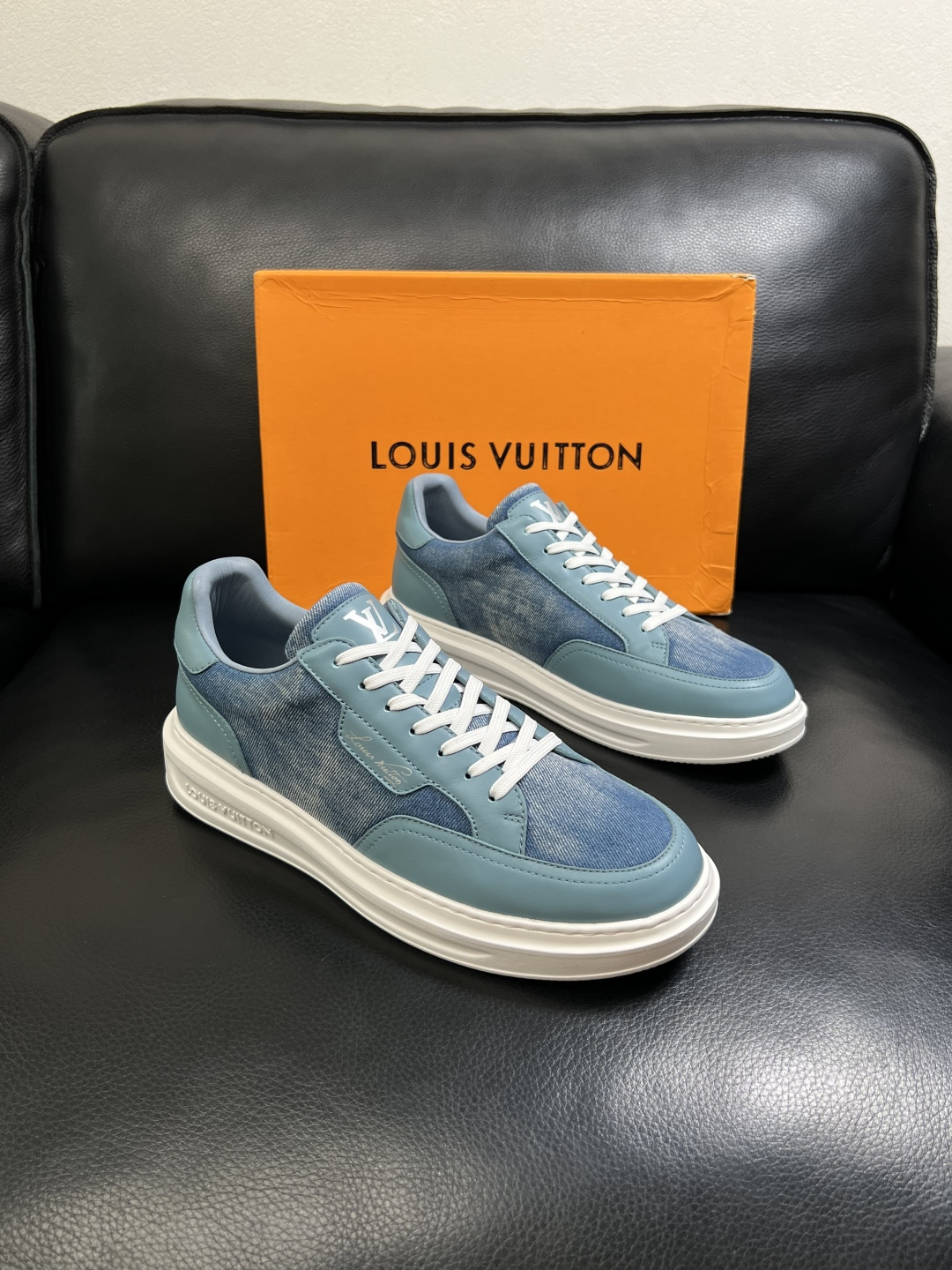Lv  高品质  顶级工艺品  路易威登，运动板鞋专柜同步，鞋面意大利进口，高品质拼接缤纷色彩复杂工艺品
