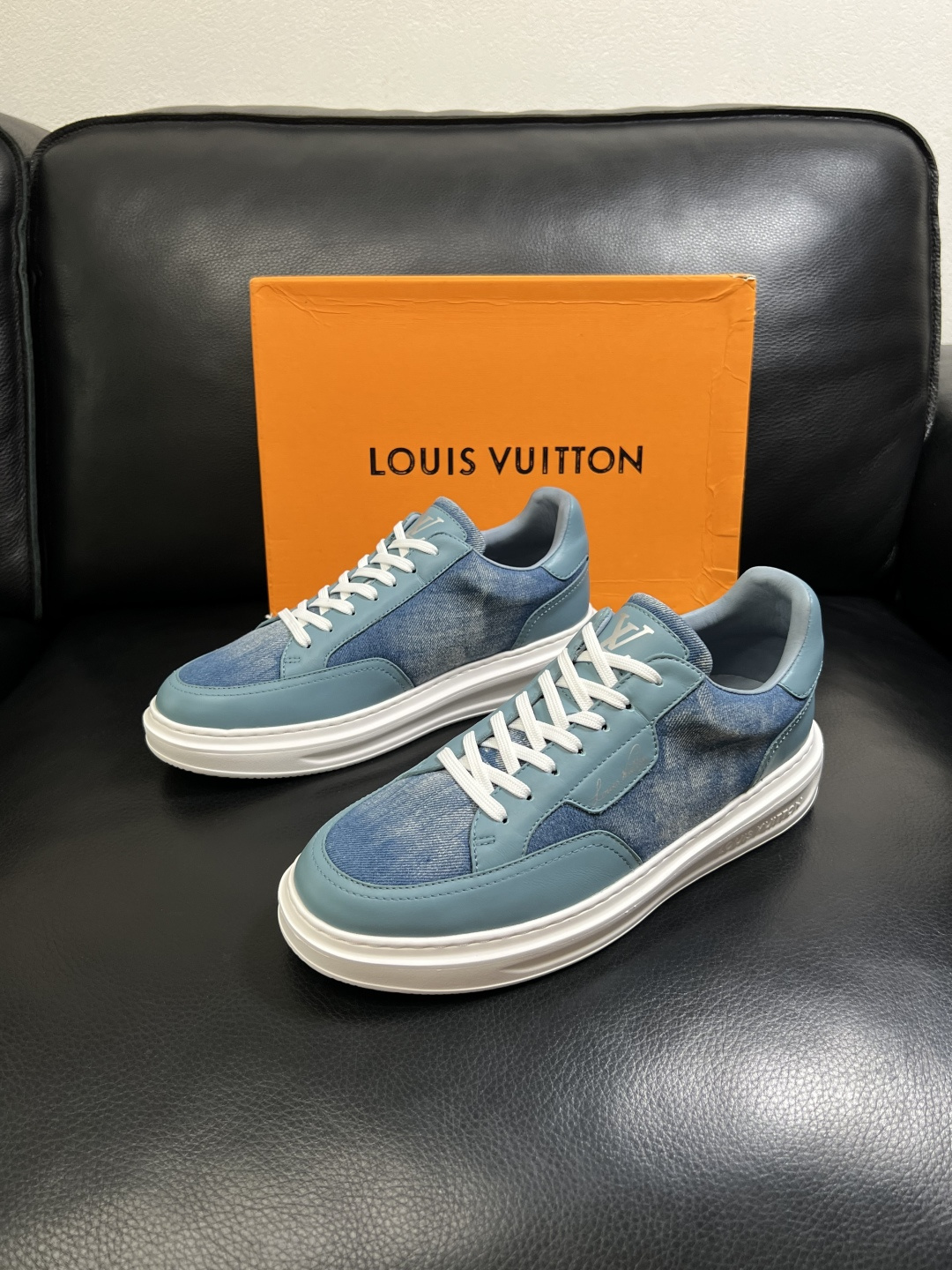 Lv  高品质  顶级工艺品  路易威登，运动板鞋专柜同步，鞋面意大利进口，高品质拼接缤纷色彩复杂工艺品