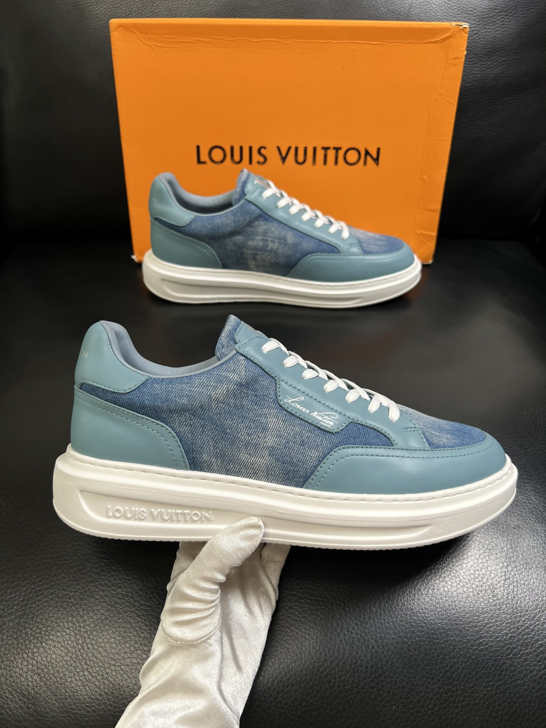 Lv  高品质  顶级工艺品  路易威登，运动板鞋专柜同步，鞋面意大利进口，高品质拼接缤纷色彩复杂工艺品