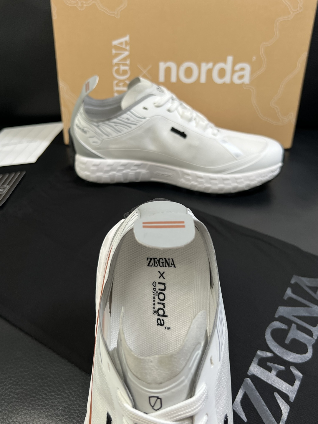 Zegna  高品质  顶级工艺品  杰尼亚  专柜新款原厂配置，意大利进口牛皮面料，进口牛里垫，透气舒