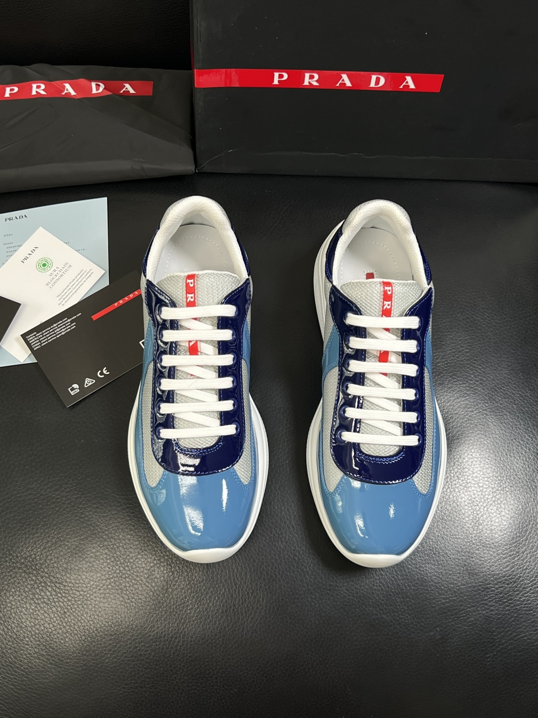 Prada  高品质  顶级工艺品，普拉达 专柜同步，原厂配置意大利进口牛皮搭配面料，进口牛皮内里垫，透