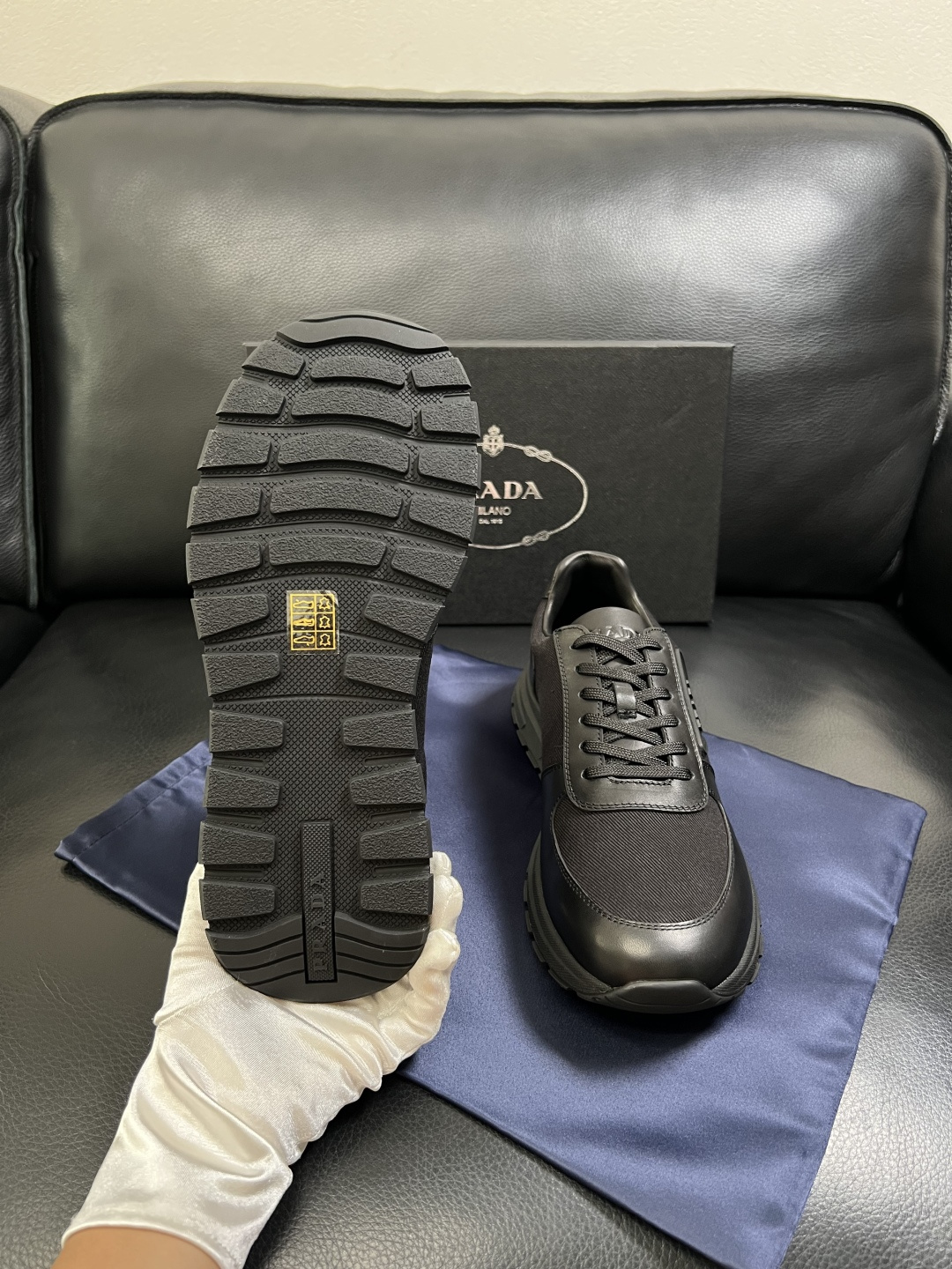 Prada  顶级工艺品，普拉达 专柜同步，原厂配置意大利进口牛皮拼布面料，进口牛皮内里垫，透气舒适，鞋