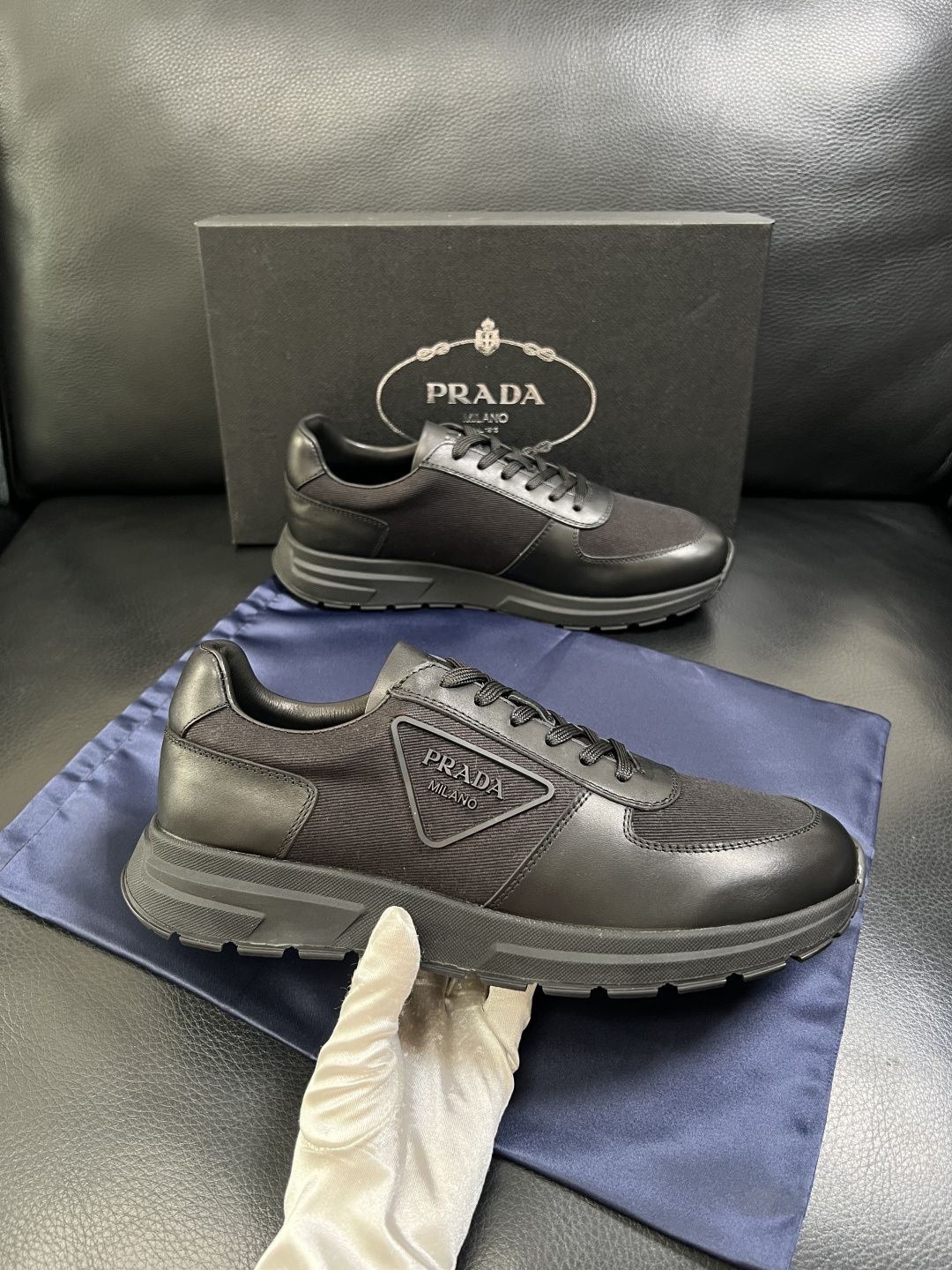 Prada  顶级工艺品，普拉达 专柜同步，原厂配置意大利进口牛皮拼布面料，进口牛皮内里垫，透气舒适，鞋