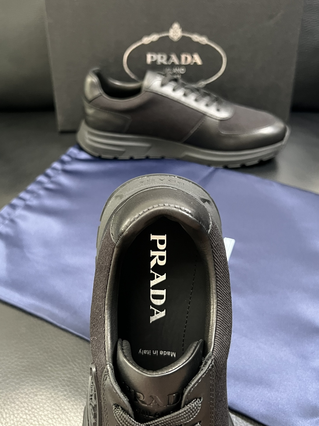 Prada  顶级工艺品，普拉达 专柜同步，原厂配置意大利进口牛皮拼布面料，进口牛皮内里垫，透气舒适，鞋