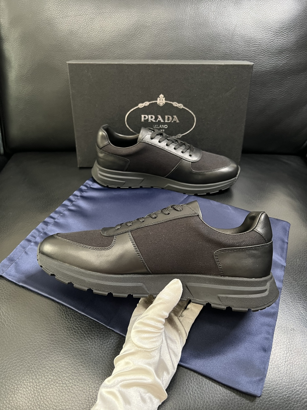 Prada  顶级工艺品，普拉达 专柜同步，原厂配置意大利进口牛皮拼布面料，进口牛皮内里垫，透气舒适，鞋