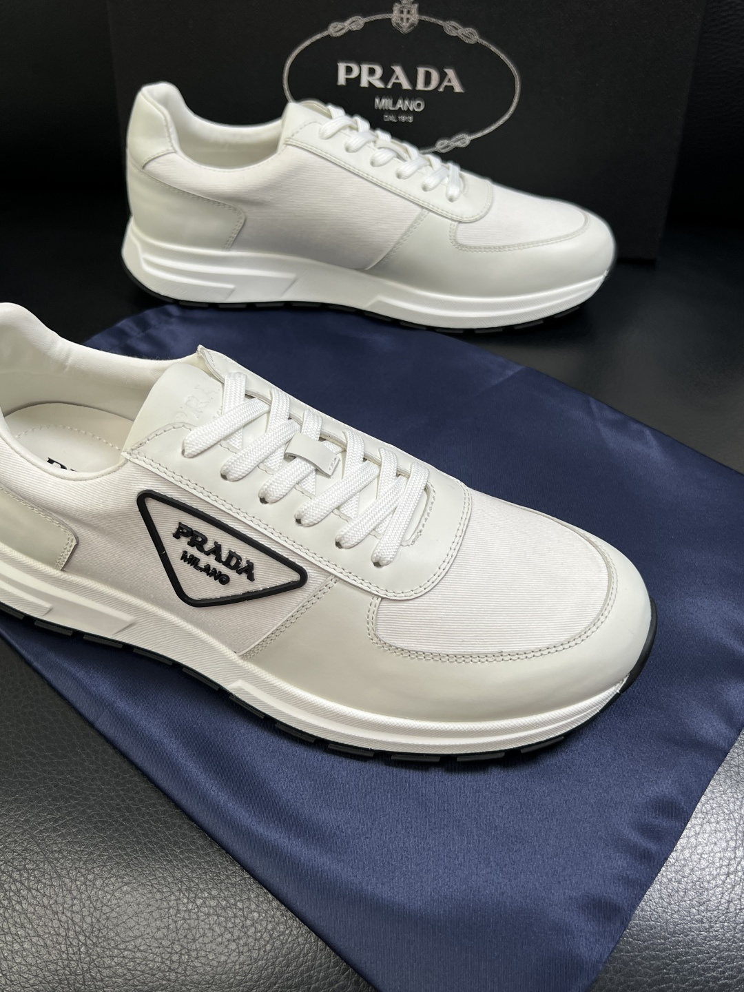 Prada  顶级工艺品，普拉达 专柜同步，原厂配置意大利进口牛皮拼布面料，进口牛皮内里垫，透气舒适，鞋