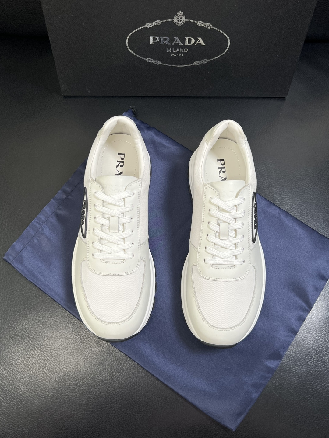 Prada  顶级工艺品，普拉达 专柜同步，原厂配置意大利进口牛皮拼布面料，进口牛皮内里垫，透气舒适，鞋