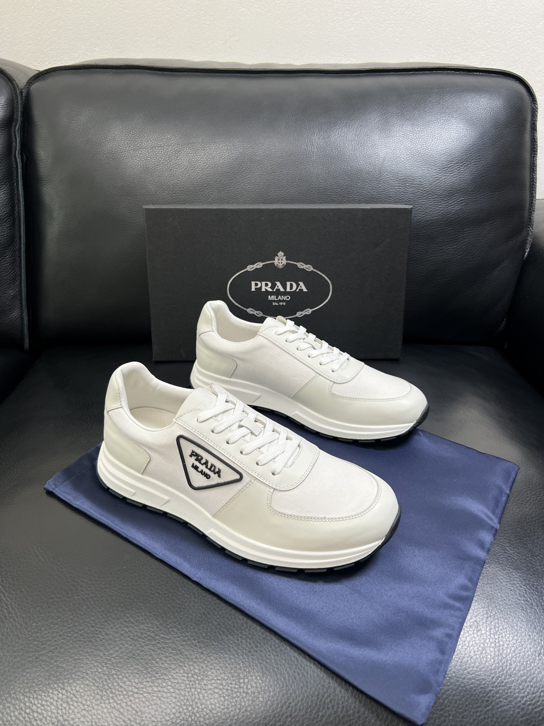 Prada  顶级工艺品，普拉达 专柜同步，原厂配置意大利进口牛皮拼布面料，进口牛皮内里垫，透气舒适，鞋