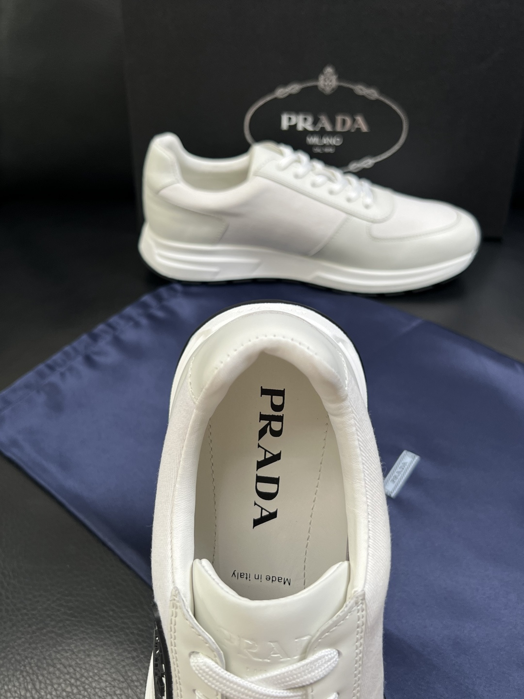 Prada  顶级工艺品，普拉达 专柜同步，原厂配置意大利进口牛皮拼布面料，进口牛皮内里垫，透气舒适，鞋