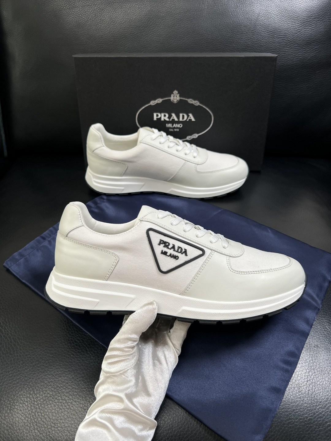Prada  顶级工艺品，普拉达 专柜同步，原厂配置意大利进口牛皮拼布面料，进口牛皮内里垫，透气舒适，鞋