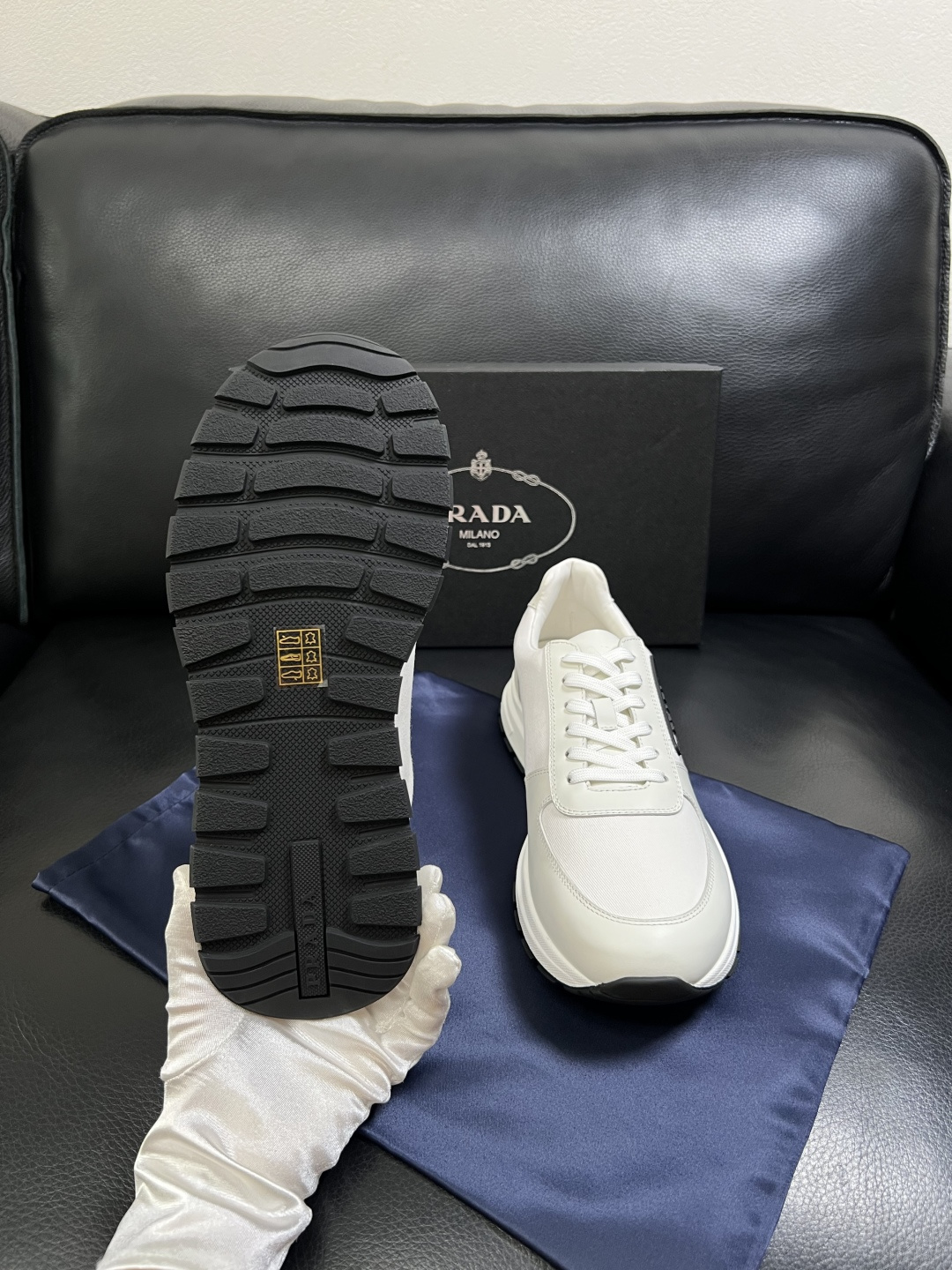 Prada  顶级工艺品，普拉达 专柜同步，原厂配置意大利进口牛皮拼布面料，进口牛皮内里垫，透气舒适，鞋
