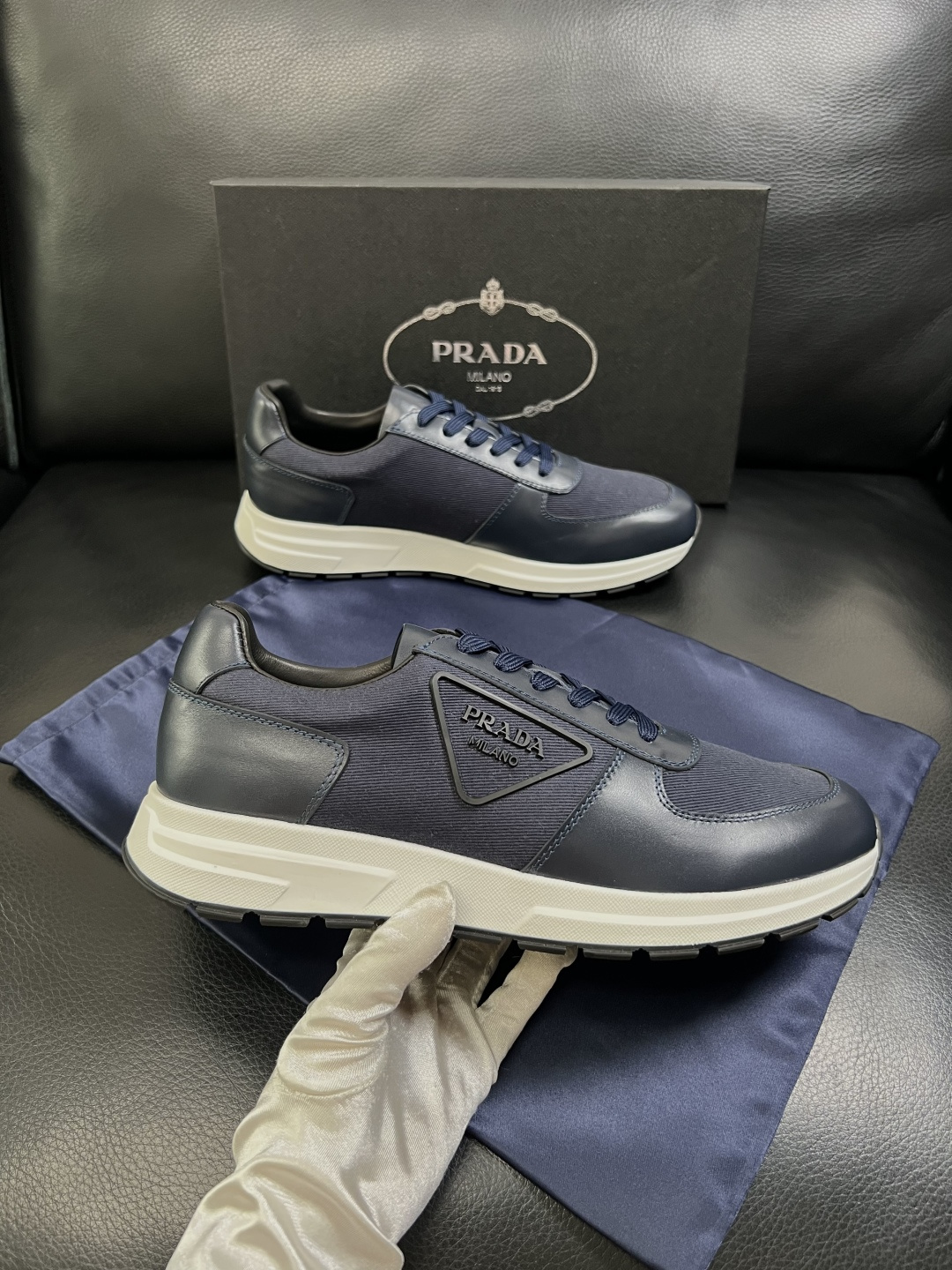 Prada  顶级工艺品，普拉达 专柜同步，原厂配置意大利进口牛皮拼布面料，进口牛皮内里垫，透气舒适，鞋