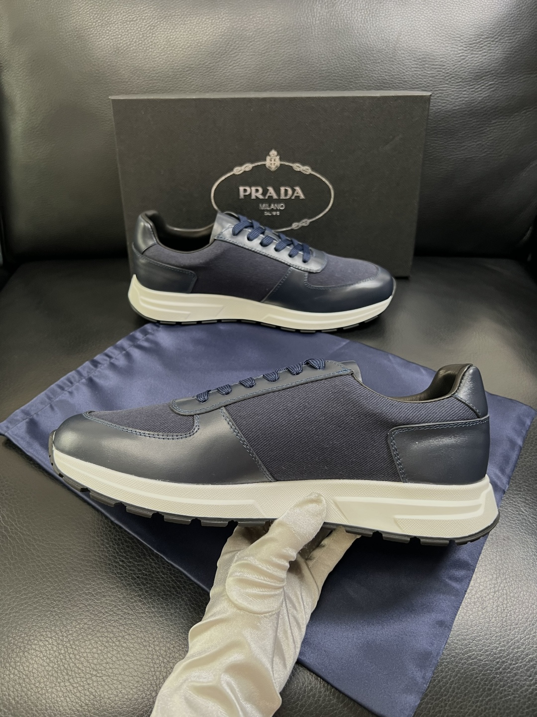 Prada  顶级工艺品，普拉达 专柜同步，原厂配置意大利进口牛皮拼布面料，进口牛皮内里垫，透气舒适，鞋