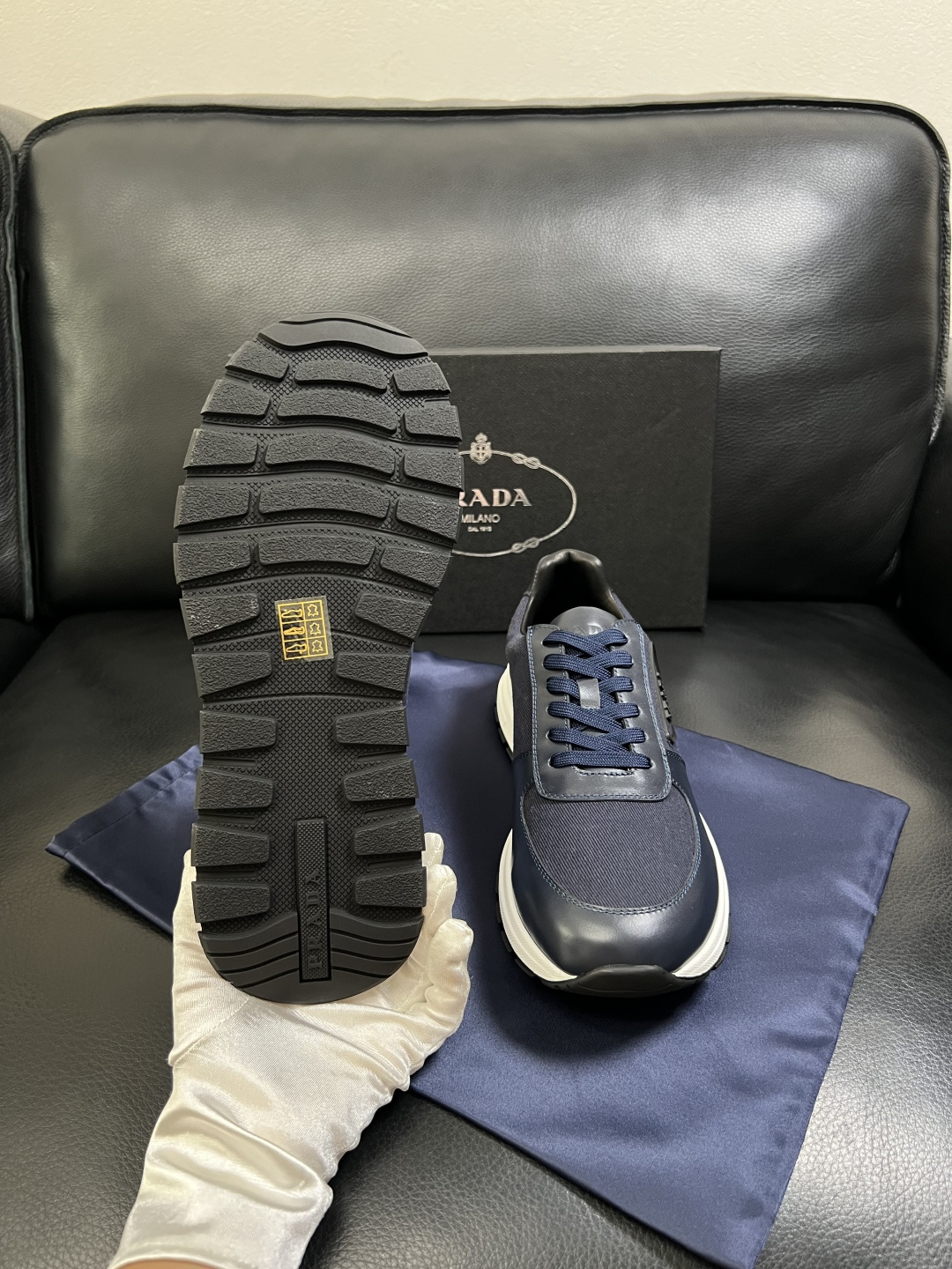 Prada  顶级工艺品，普拉达 专柜同步，原厂配置意大利进口牛皮拼布面料，进口牛皮内里垫，透气舒适，鞋