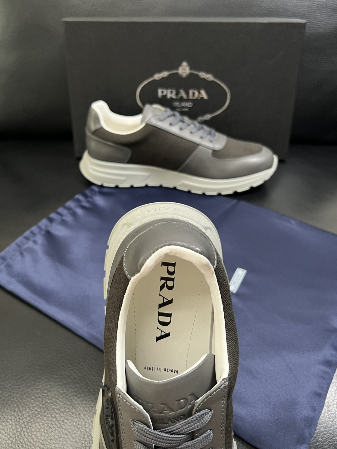 Prada  顶级工艺品，普拉达 专柜同步，原厂配置意大利进口牛皮拼布面料，进口牛皮内里垫，透气舒适，鞋