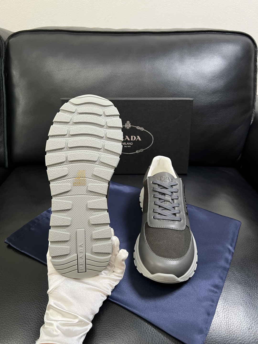 Prada  顶级工艺品，普拉达 专柜同步，原厂配置意大利进口牛皮拼布面料，进口牛皮内里垫，透气舒适，鞋