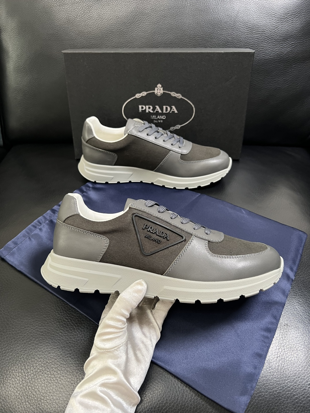 Prada  顶级工艺品，普拉达 专柜同步，原厂配置意大利进口牛皮拼布面料，进口牛皮内里垫，透气舒适，鞋