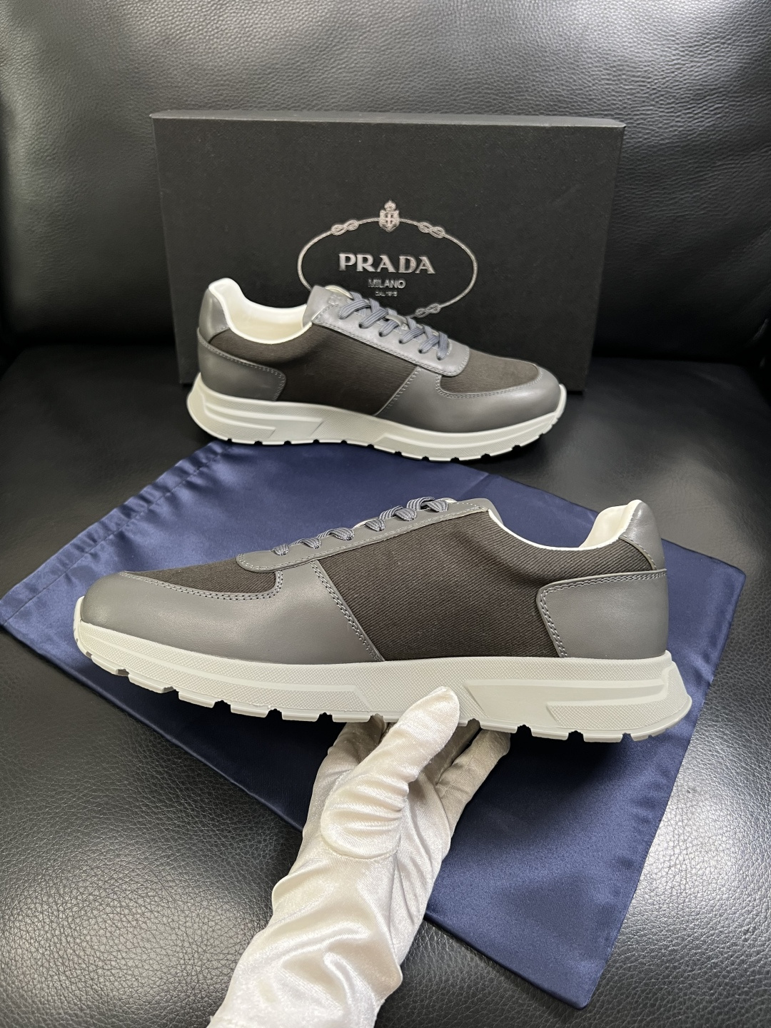 Prada  顶级工艺品，普拉达 专柜同步，原厂配置意大利进口牛皮拼布面料，进口牛皮内里垫，透气舒适，鞋